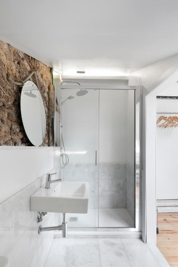 Room Lusiadas With Private Bathroom Лиссабон Экстерьер фото